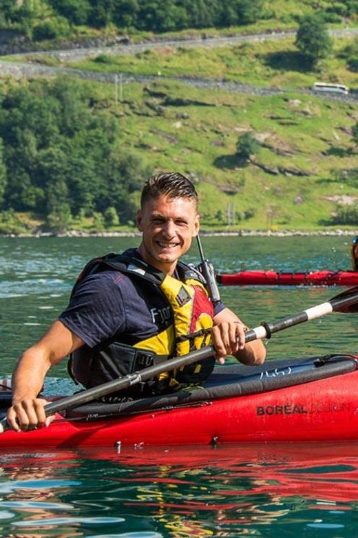 Geiranger: Kayak tour with guide - What the $136 price includes