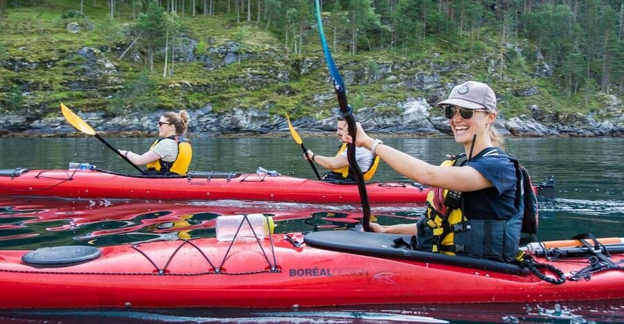 Geiranger: Kayak tour with guide - Meeting the guide at Homlong