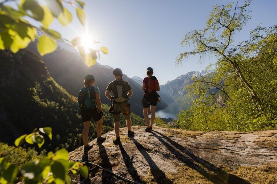 Geiranger: Rappelling tour with epic view - Reaching Flydalsjuvet without the usual crowd