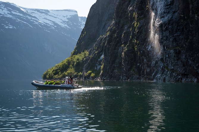 Geiranger: RIB Fjordsafari Geirangefjord - The Seven Sisters from sea level