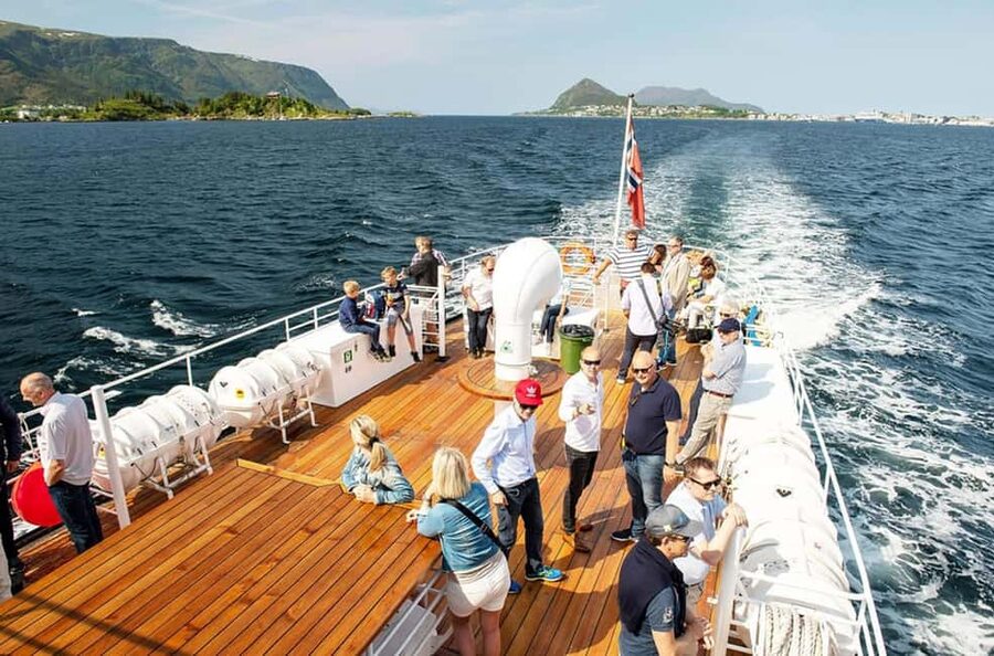 Geiranger to Ålesund Bus Tour (one way) - A one-way journey that works as sightseeing