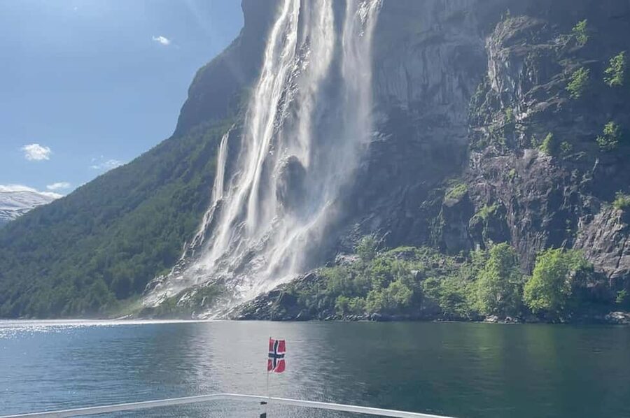 Geiranger to Ålesund Bus Tour (one way) - Eidsdal and the road through Nordangsdal