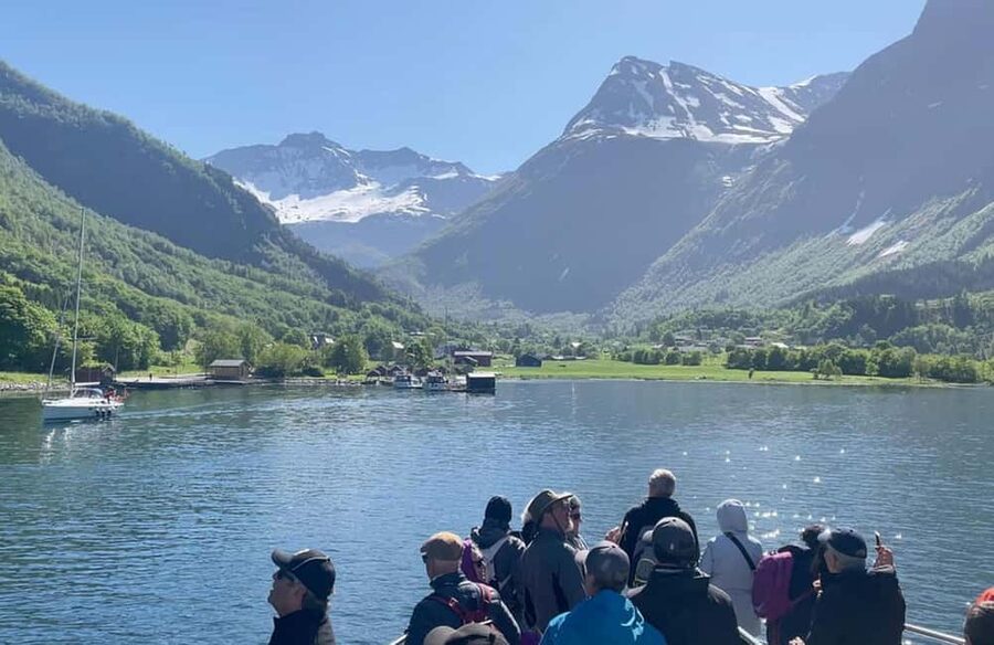 Geiranger to Ålesund Bus Tour (one way) - Crossing the Storfjord by car ferry
