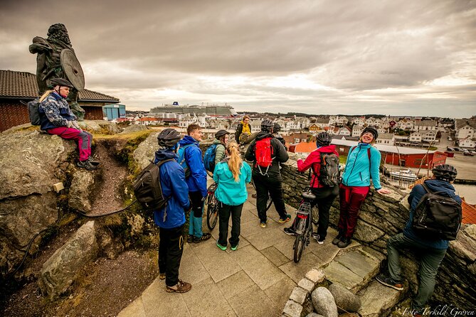 Guided EL-Bike tour in the city of Haugesund and Coastal path - Guides, group size, and pace