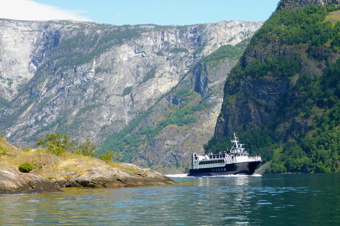Guided Fjord & Glacier Tour - From BERGEN - The Norwegian Glacier Museum makes the ice understandable