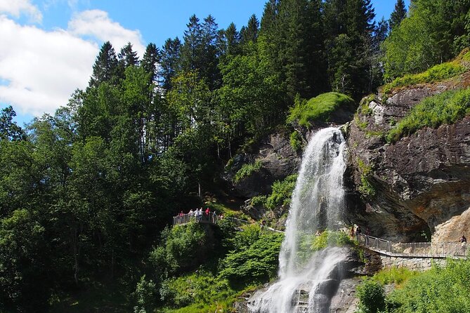 Guided tour to Hardanger Fjord, Waterfalls and Ferry Crossing - Norheimsund is the practical lunch stop