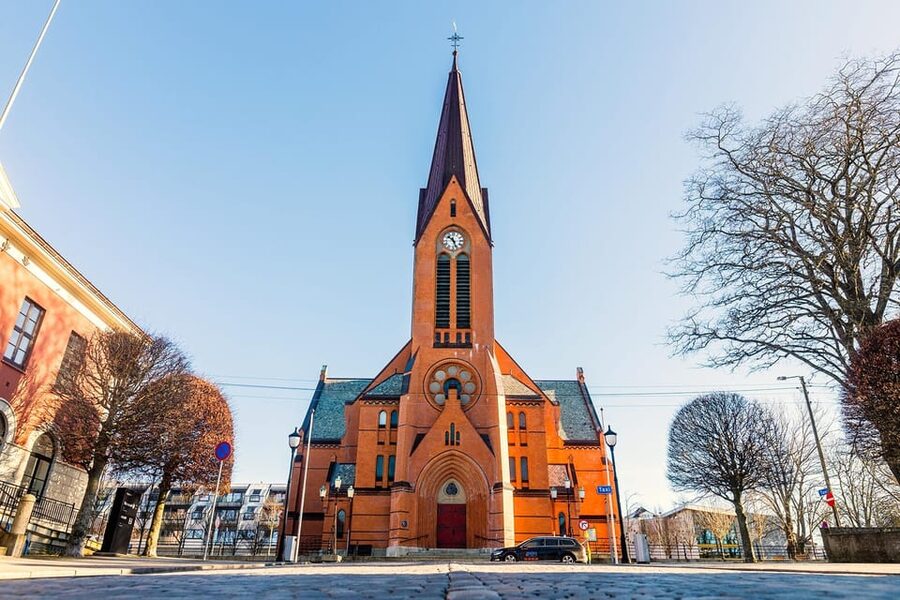 Haugesund: Guided Scenic Minibus tour of Haugesund - Who should book this tour?