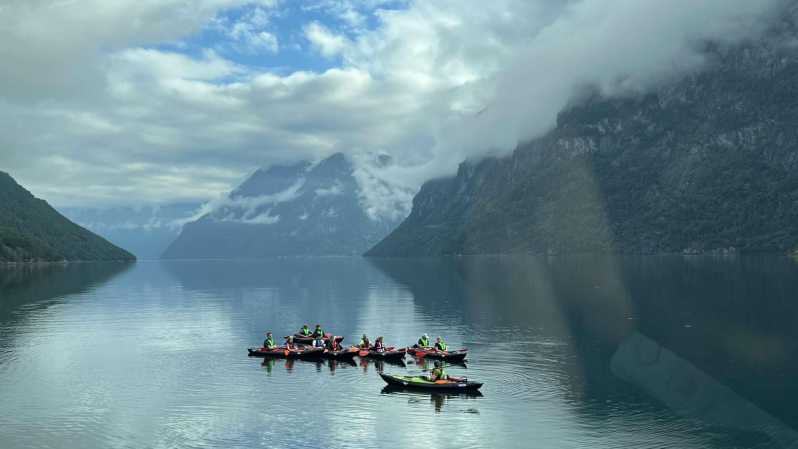 Hellesylt: Beginner-Friendly Fjord Kayaking Experience - A calm introduction to paddling