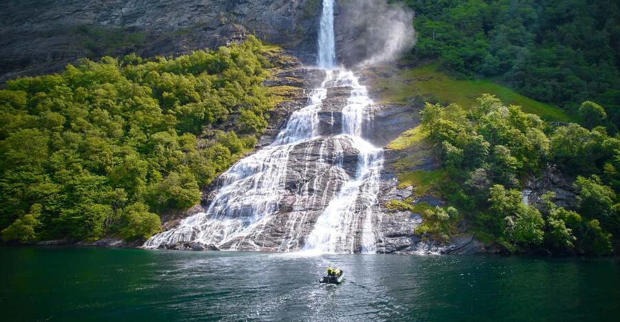 Hellesylt: Guided Geirangerfjord Boat Tour - Key points to know before you book