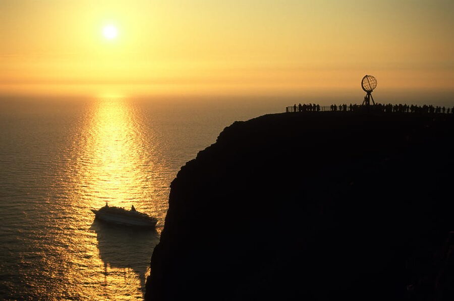 Honningsvåg: North Cape Summer Tour with Sami Family Visit - Guides, audio, and the quality of the ride