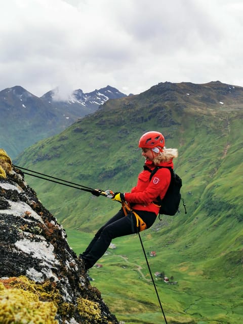 Lofoten: Full Day Combo tour, (kayaking and rappelling) - A quiet landing place and a proper outdoor lunch