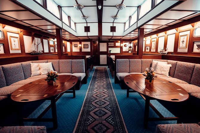 Luxury Northern Lights Yacht Cruise with Hot Tub from Tromsø - Clothing rules matter more than they first appear