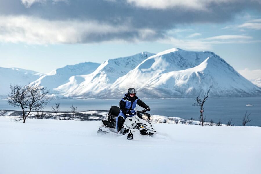 Lyngen: Snowmobile Safari with Lunch in seaside Restaurant - Starting beside the fjord at XLyngen