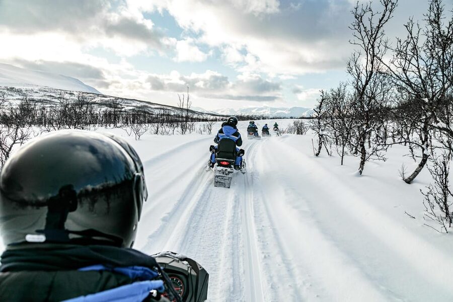 Lyngen: Snowmobile Safari with Lunch in seaside Restaurant - A 45-minute lunch at Restaurant Bøteriet