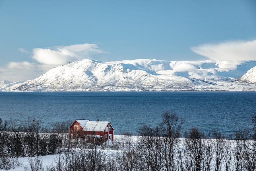 Lyngen: Snowmobile Safari with Lunch in seaside Restaurant - Safety gear and snowmobile instruction