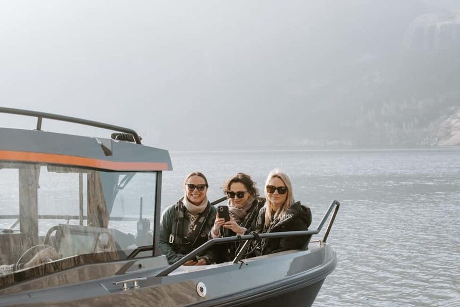 Lysefjord (Stavanger): Boattrip to Preikestolen from Forsand - Why the mid-fjord pause matters