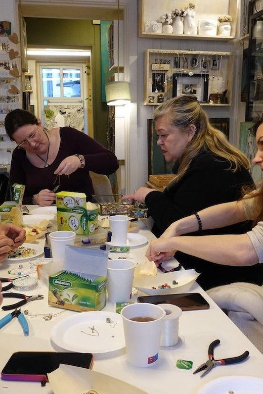 Maral Kunst : Jewelry Bar Experience (Jewelry Making) - Key points at a glance