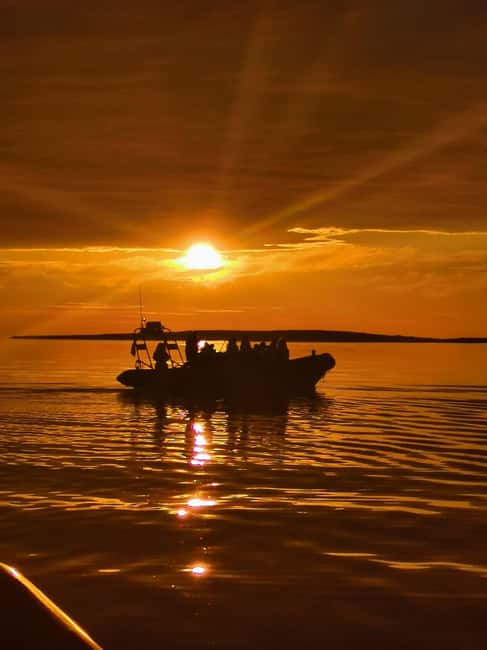 Midnight sun safari - Leaving Henningsvær at 9 p.m.