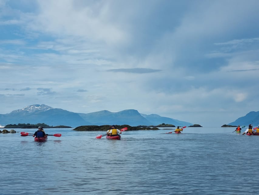Molde - Guided kayak tour - Photo stops and the 222-peak panorama