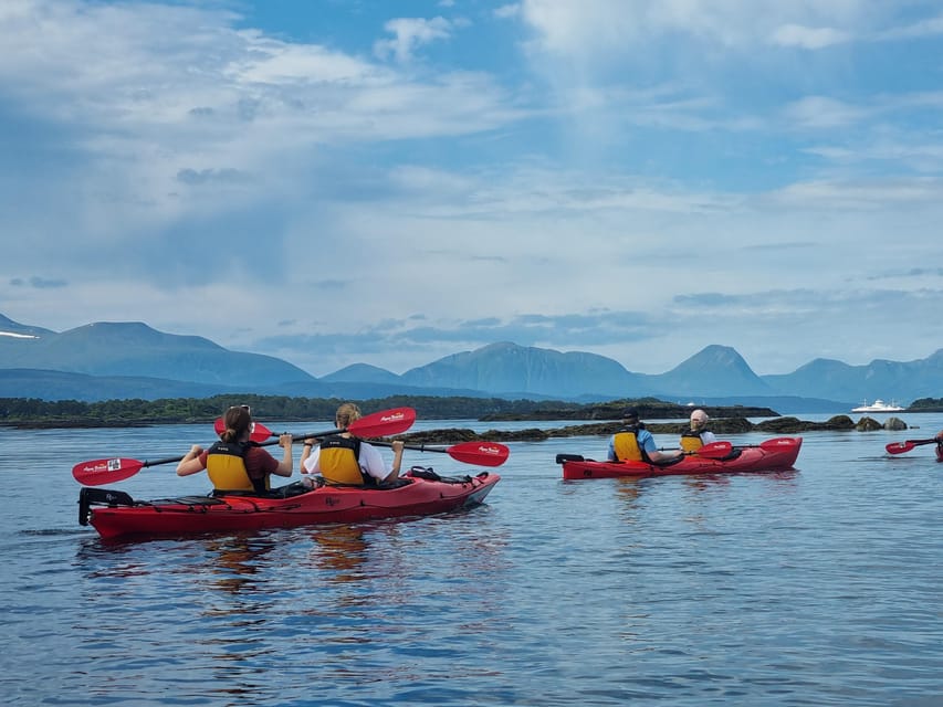 Molde - Guided kayak tour - From Molde city center onto the fjord