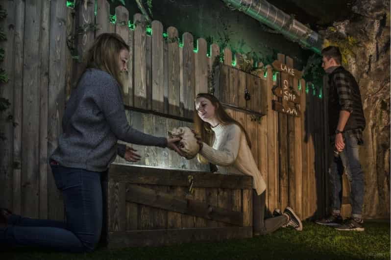 Molde: Serial Killer Escape Room Game - Decorated rooms give the case a physical setting