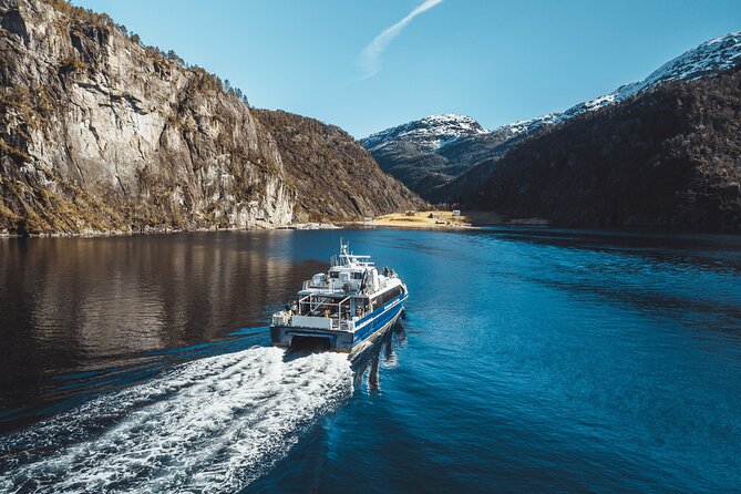 Mostraumen Fjord Cruise - the local operator - Mostraumen, where the fjord closes in
