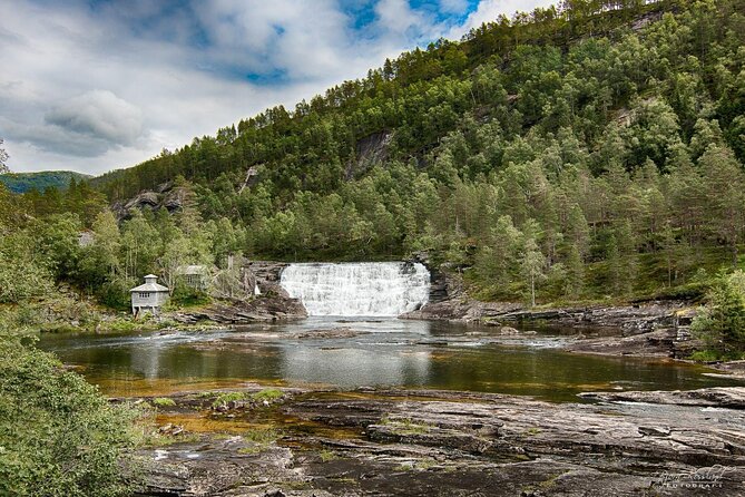 Mostraumen Golden Circle Fjordtour from Bergen – Group or Private - Mo village, the tour’s useful pause
