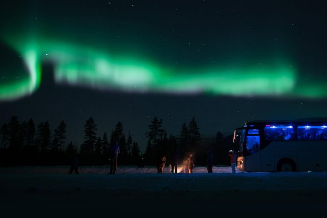 Northern Lights Big Bus Chase with Chasing Lights - Why this is a real chase, not a fixed viewpoint