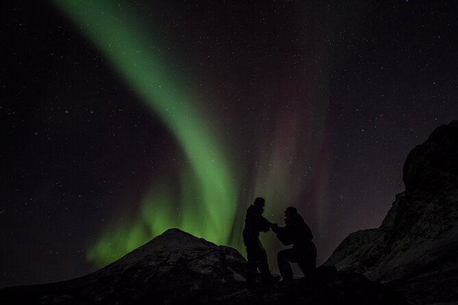 Northern Lights Big Bus Chase with Free Photos - How the large group changes the experience