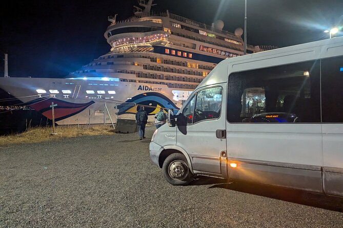 Northern Lights Minibus Chase Max 16 Person In Group - My call: worth booking, with one check first