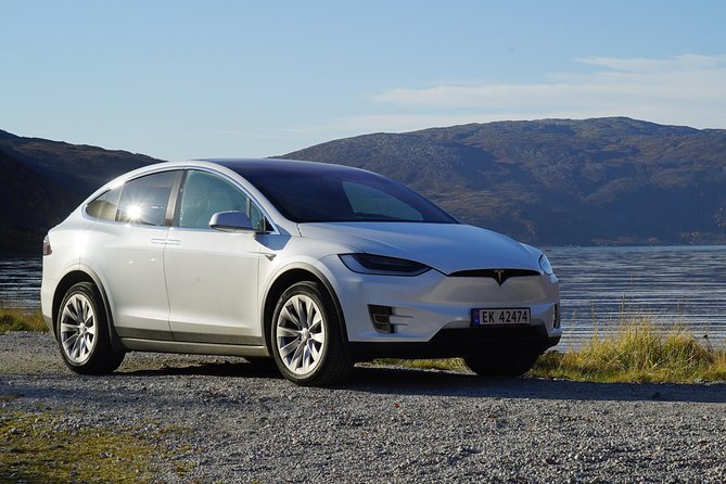Northern lights - TeslaX Ecofriendly Car - What the Tesla adds to the evening