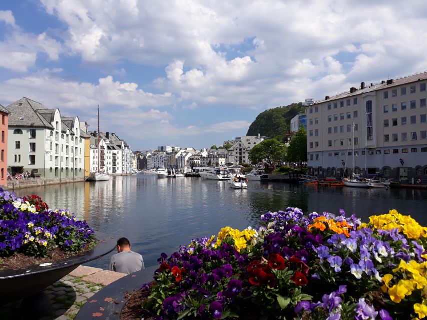 Norwegian Coastal Cities: Smartphone Audio Guide App - How the Norwegian coastal audio tour works