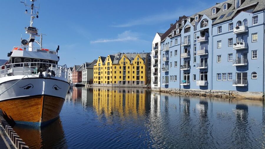 Norwegian Coastal Cities: Smartphone Audio Guide App - Where the guide feels limited