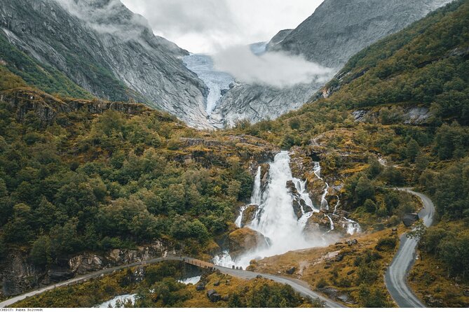 Olden 4 Hour Briksdal Glacier Tour in Briksdalsbreen - What the glacier viewpoint is really like
