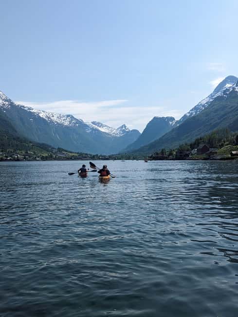 Olden: Guided beginner friendly fjord kayaking.Local company - Why kayaking is a good way to see Olden