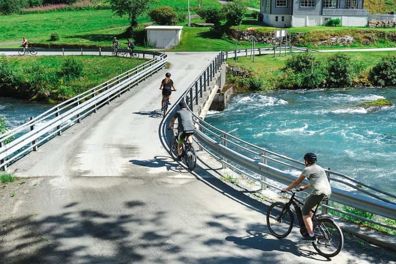 Olden: Guided e-bike tour - Finding the blue caravan near the cruise port