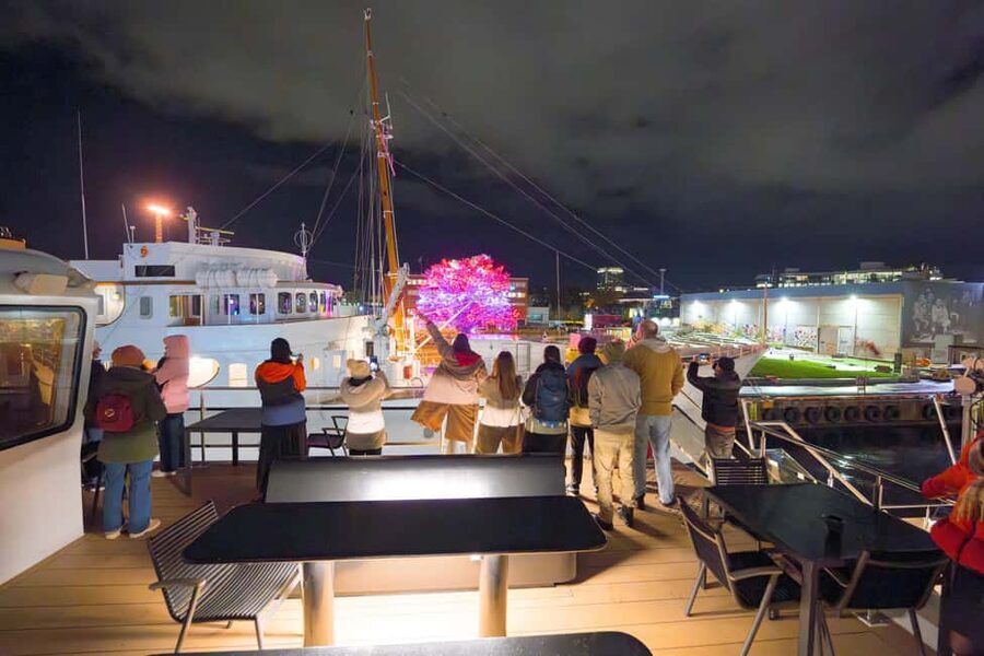 Oslo: 3-course Dinner Cruise in the Oslofjord - Main course, drinks, and the pace of the evening