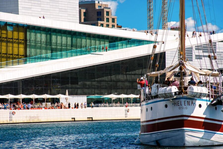 Oslo: Best of Oslo Walking Tour & Fjords Sightseeing Cruise - Starting at the University Aula on Karl Johan