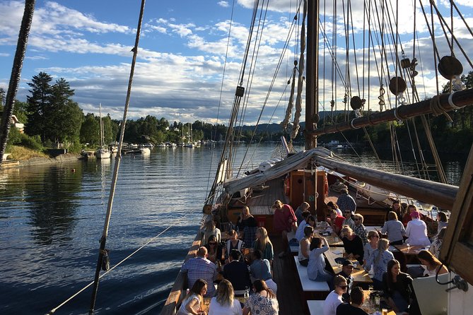 Oslo Combo Tour: Grand City Tour and Oslo Fjord Cruise - Holmenkollen: a photo stop, not a ski-jump visit