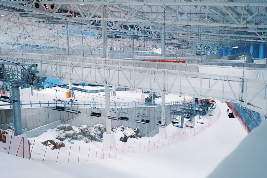 Oslo: Day Pass for Downhill Skiing at SNØ Ski Dome - The unusual cross-country track overhead