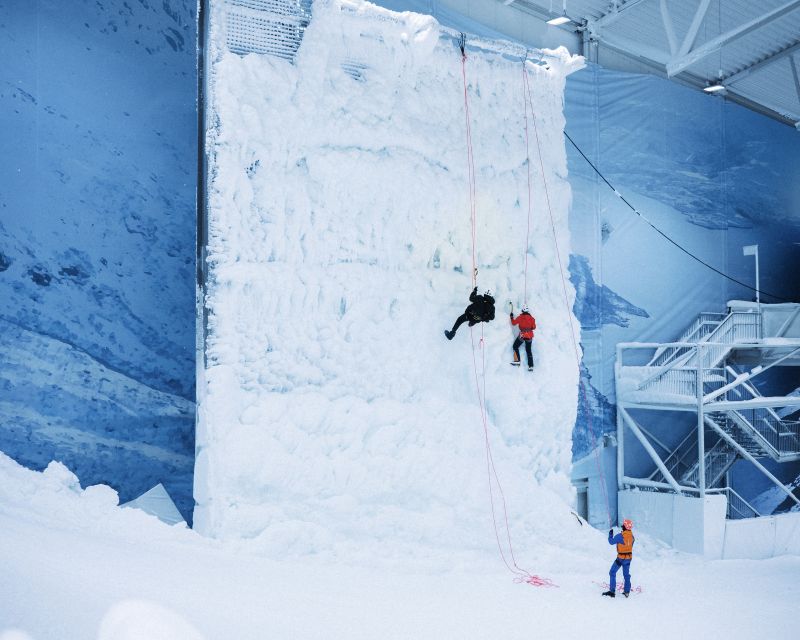 Oslo: Day Pass for Downhill Skiing at SNØ Ski Dome - Shops, rentals, and extra services