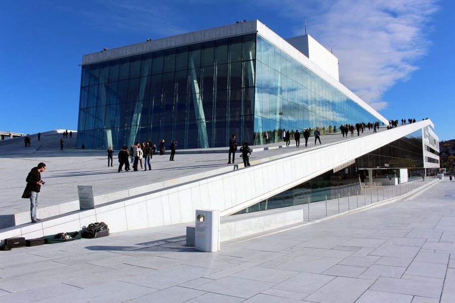 Oslo: Express Walk with a Local in 60 minutes - Small groups make a real difference