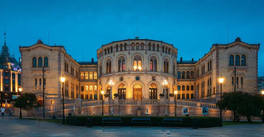 Oslo: Express Walk with a Local in 60 minutes - The Oslo Opera House gives the walk a strong center