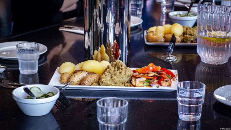 Oslo: Food Tasting and Walking Tour with a Local - Oslo food, one stop at a time