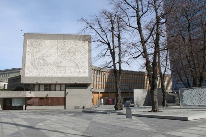 Oslo: Food Tasting and Walking Tour with a Local - Fish, seasonal food, and cured meat