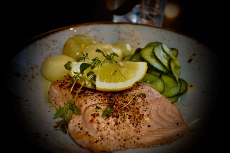 Oslo: Food Tasting and Walking Tour with a Local - The Norwegian waffle finish