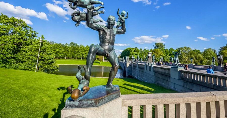 Oslo: Grand City Sightseeing Tour by Bus with Fjord Cruise - Choosing between the Folk Museum and Kon-Tiki