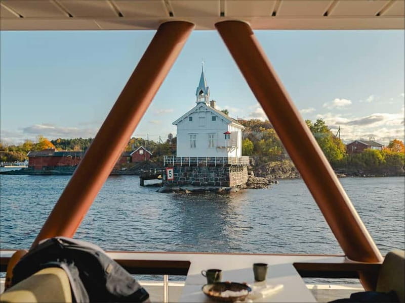 Oslo: Guided Sightseeing Fjord Cruise on Premium Silent Boat - Dyna Lighthouse and the smaller maritime landmarks