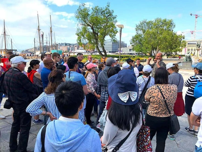Oslo: Guided Walking Tour of Central Oslo - Christiania Torv and the older city center