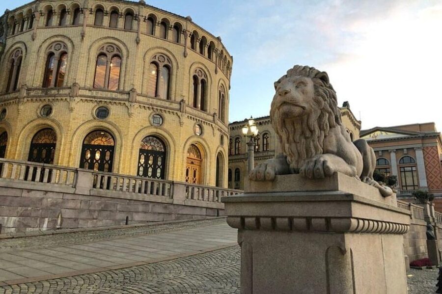 Oslo : Must-See Attractions Walking Tour With A Guide - A fast introduction to Oslo, with a human guide